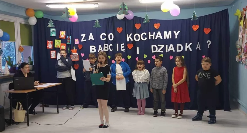 Jak co roku w Powiatowym Centrum Terapii Środowiskowej i Integracji w Nienadowej Dzień Babci i Dziadka Dzisiaj doceniono w szczególny sposób. Fot. zbiory własne