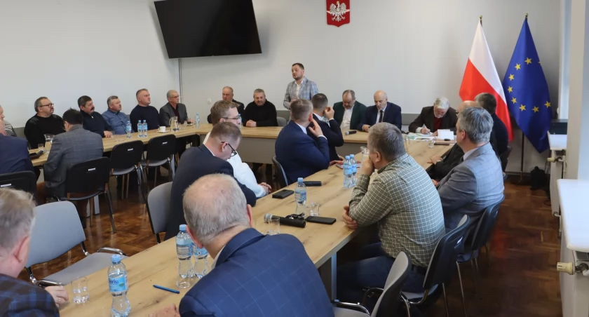 17 stycznia br. w Urzędzie Miasta i Gminy Bircza spotkali się starostowie, burmistrzowie, wójtowie, radni, przedsiębiorcy leśni i mieszkańcy, reprezentujący pięć powiatów południowo-wschodniej części Podkarpacia. Fot. zbiory własne