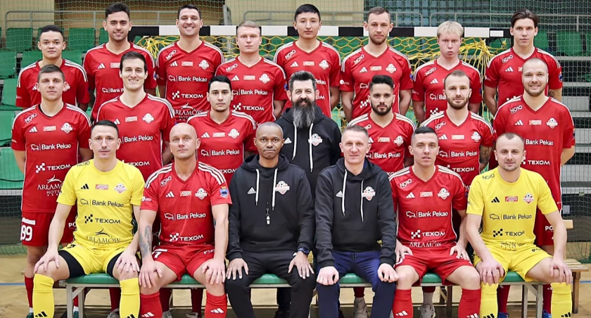 Zespół Eurobusu Przemyśl raz jeszcze wybierze się do stolicy na mecz z Legią Futsal. Oby tym razem śnieg na parkiet obiektu przy ulicy Gładkiej 18 nie padał... Fot. Eurobus Przemyśl