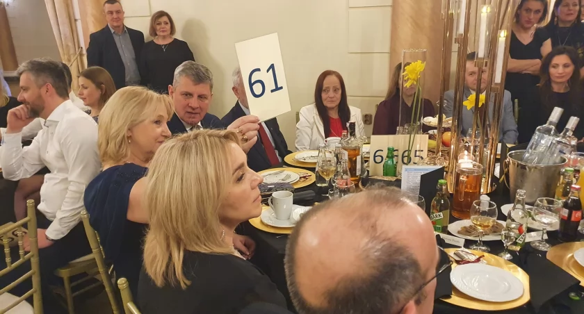 Emocje sięgnęły zenitu podczas licytacji wartościowych przedmiotów przekazanych przez sponsorów./ Zdjęcia: Stowarzyszenie Przyjaciół Jarosławskiego Hospicjum