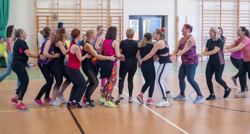 Dziesiątki osób wzięły udział w jarosławskim maratonie fitness./ Foto: ZW