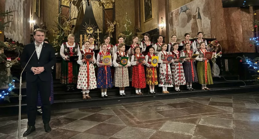 Koncert główny zespołu Skrzypnianie ze Skrzypnego na Podhalu odbył się w kościele oo. Karmelitów Bosych w Przemyślu. Fot. zbiory własne
