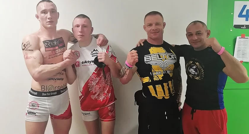 Zarówno Norbert Sałdan (z lewej), jak i Rafał Kuźma (obok) zdobyli cenne doświadczenia. Z prawej trener Maciej Krzyżanowski. Fot. zbiory własne