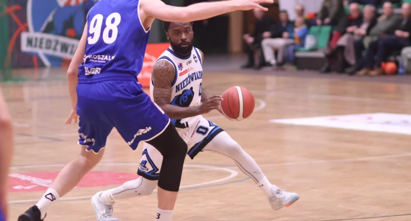 Jeden CJ Wilson meczu nie wygra, choć i on miał kilka momentów słabości. Zaliczył double-double (21 pkt; 13 asyst), ale to za mało. Fot. Grzegorzc Gajdzik
