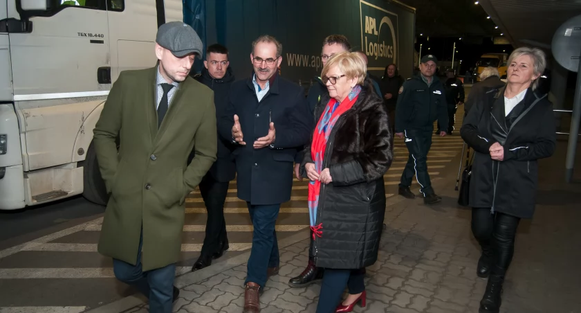 Ostatnie spotkanie wojewody oraz służb i inspekcji z przedstawicielami środowiska rolniczego odbyło się we wtorek, 6 lutego, na przejściu granicznym w Korczowej./ FOT. J. Żygadło