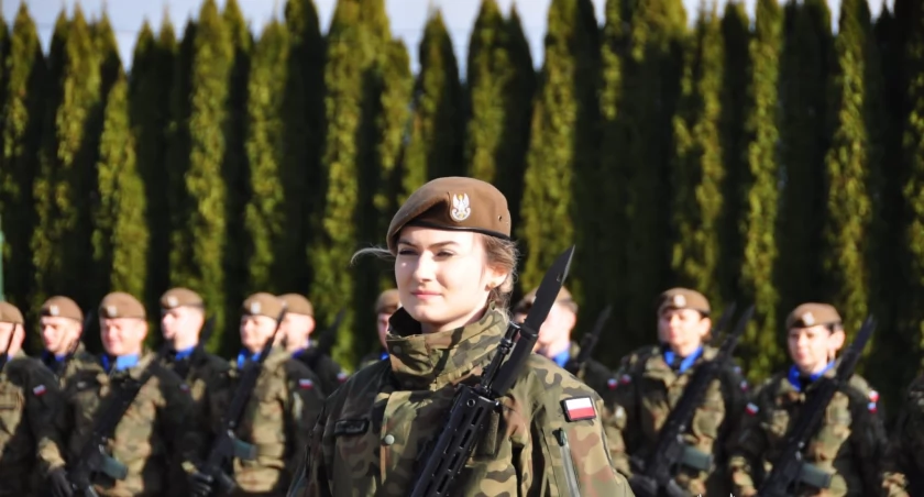 10 lutego br. w Orłach przysięgę złożyło prawie 60 ochotników z powiatu przemyskiego, jarosławskiego, lubaczowskiego i miasta Przemyśl./ Zdjęcia: 20 PBOT