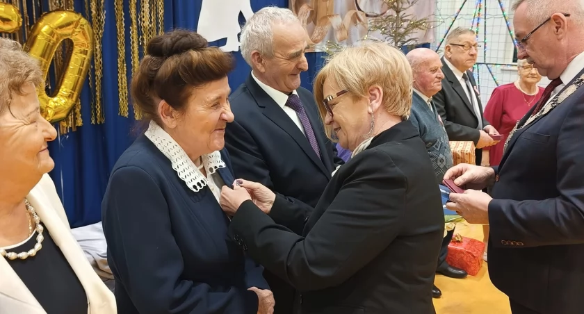 Wisienką na torcie było uhonorowanie Medalami za Długoletnie Pożycie Małżeńskie sześciu par./ FOT. UG Rokietnica