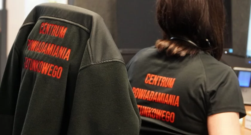 Średnia liczba operatorów numerów alarmowych obsługujących zgłoszenia w ciągu roku to 57 osób. Fot. PUW Rzeszów