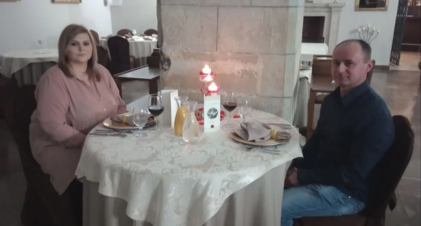Małżonkowie Magdalena i Grzegorz Milczanowscy razem z czwórką dzieci mieszkają w Orzechowcach. Jak mówią ich receptą na udany związek jest być może fakt, że starają się codziennie znaleźć czas na rozmowę i bycie ze sobą./ FOT. ZW