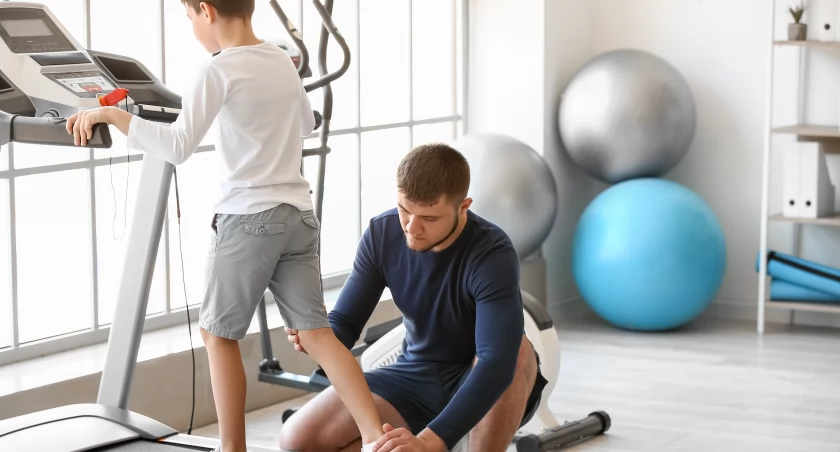 Z danych najnowszego „Barometru Zawodów 2024” wynika, że w samym powiecie przemyskim zdecydowanie najmniejsze trudności ze znalezieniem pracy powinni mieć fizjoterapeuci i masażyści. Jak czytamy w raporcie „zapotrzebowanie pracodawców będzie duże, a podaż pracowników mających odpowiednie kwalifikacje niewielka”.