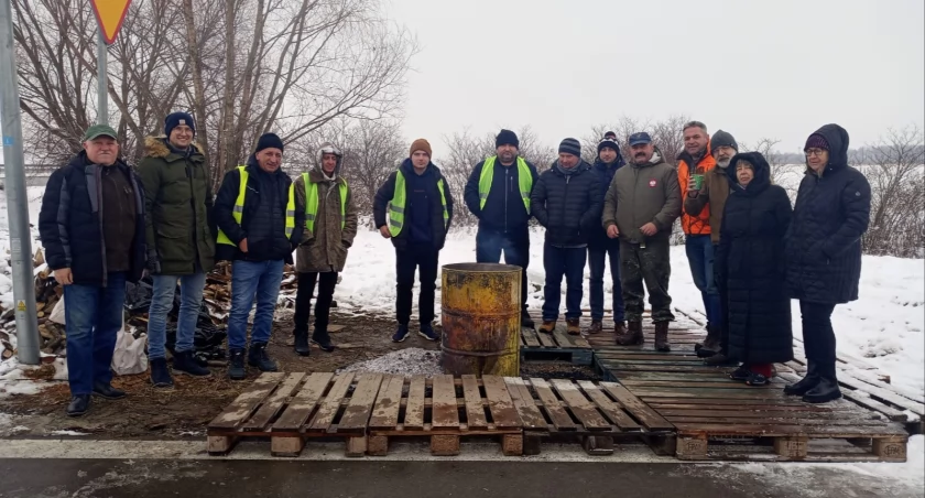 Myśliwi z przemyskiego okręgu PZŁ wspólnie z przedstawicielami kilku innych organizacji społecznych z Podkarpacia wsparli protestujących na granicach w Medyce i Korczowej. Fot. zbiory własne