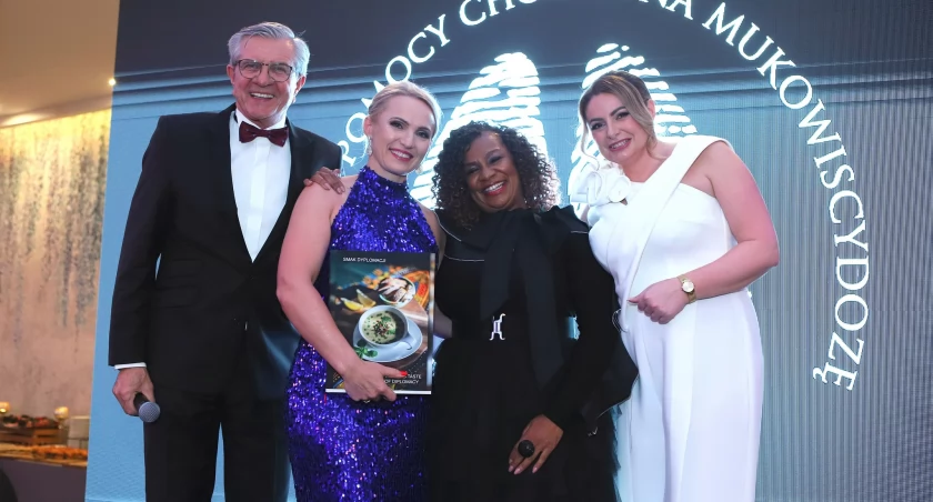 Prawdziwą wisienką na torcie była w tym roku kolacja z ambasador Republiki Południowej Afryki Nomvula Josephine Mngomezulu, która osiągnęła wartość 50 tys. zł. Licytacje poprowadził prezenter radiowy i telewizyjny Zygmunt Chajzer.