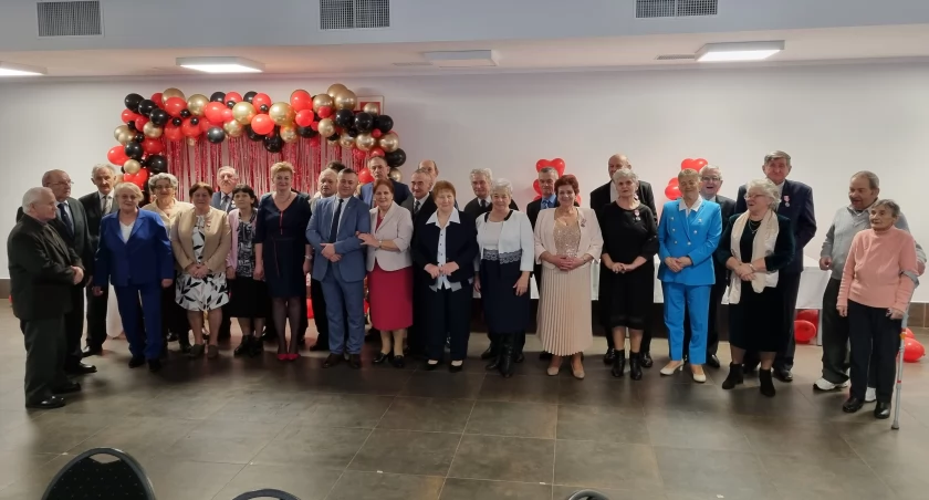 Jubilaci nie kryli wzruszenia i chętnie pozowali do wspólnych zdjęć./ FOT. UG Fredropol