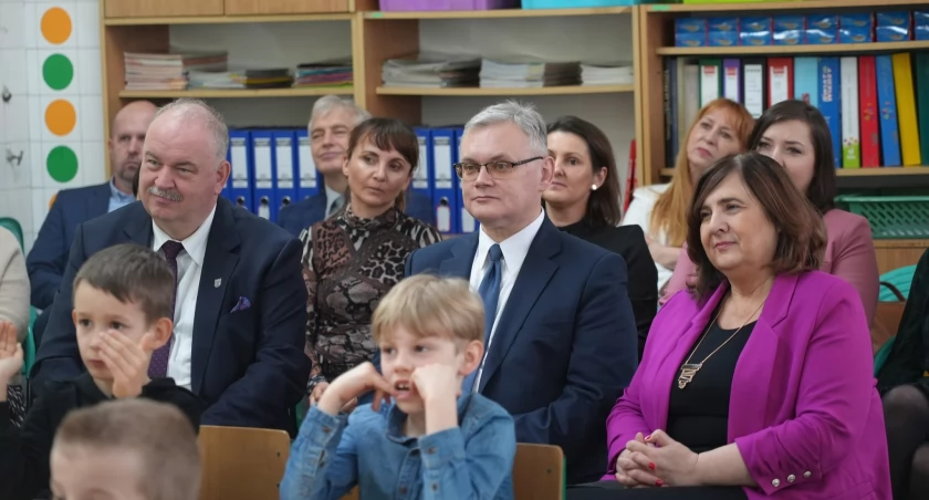 Spotkanie, którego gospodarzem był dyrektor placówki Grzegorz Szopa, zgromadziło wielu gości. Wśród nich był wicemarszałek województwa podkarpackiego, przemyślanin Piotr Pilch oraz przedstawiciele Fundacji Rodziny Czepczyńskich, m.in.: fundator Artur Czepczyński wraz z synem Erykiem. Fot. zbiory własne