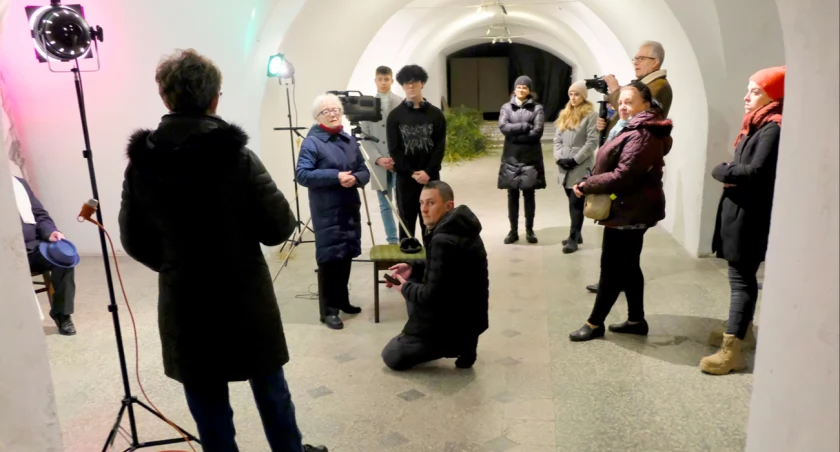 Plan filmowy zainscenizowany przez fredrowców w podziemiach kościoła oo. Franciszkanów./ Foto: Jacek Szwic.