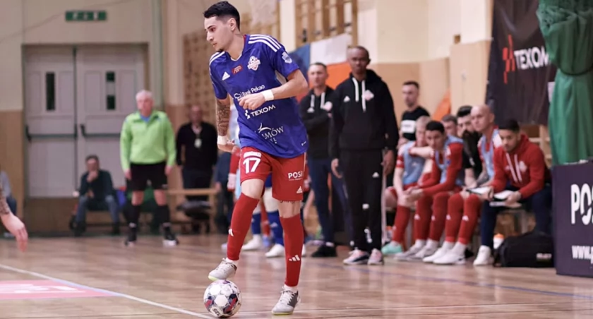 Ricardo Fernandes dość często jest delegowany przez Adriano Ribeiro do bycia lotnym bramkarzem. Fot. Grzegorz Gajdzik