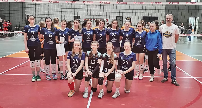 Juniorki młodsze UKS „15” Przemyśl zajęły 3. miejsce w turnieju 1/8 mistrzostw Polski w Wieliczce. Fot. zbiory własne