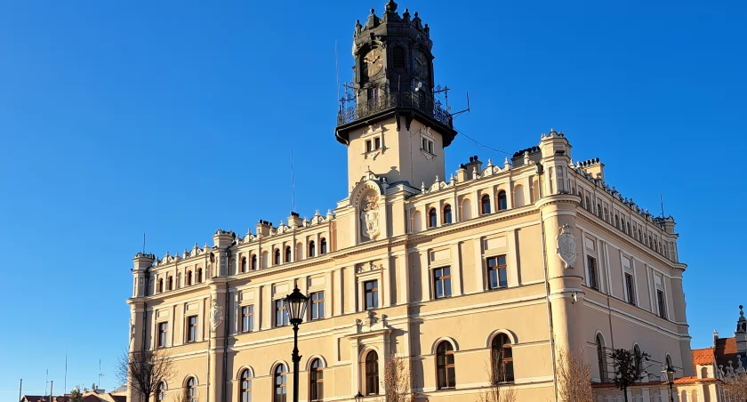 Dotychczasowa 9-letnia tradycja jarosławskiego budżetu obywatelskiego, mimo rocznej przerwy, zostanie podtrzymana. Na lutowej sesji radni zadecydowali, by ponownie dać mieszkańcom możliwość zdecydowania o tym, jakie koncepcje i inwestycje powinny zostać zrealizowane z miejskiej kasy w kolejnym roku./ FOT. U. Gielo