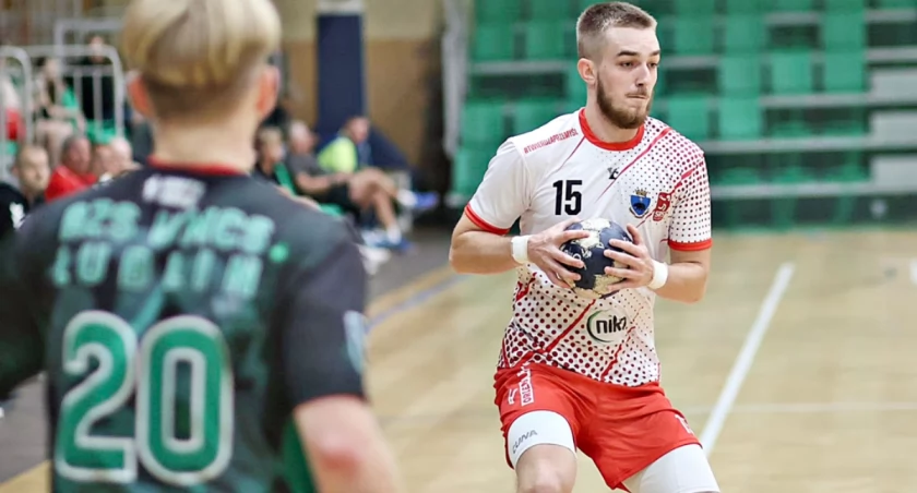 Igor Mróz zdobył sześć bramek, jedną ładniejszą od drugiej. Na niewiele się to jednak zdało. Fot. Grzegorz Gajdzik