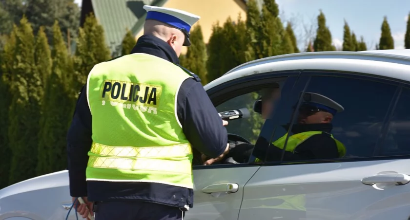 Pijanemu 49-latkowi sen przerwali policjanci. / FOT. archiwum KPP Jarosław