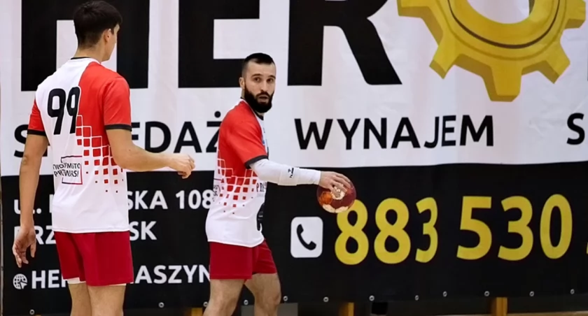 Emilian Jewuła (z prawej) i Kacper Bednarz byli ważnymi ogniwami SPR Orła w starciu z Viretem CMC Zawiercie. Fot. SPR Orzeł Przeworsk FB