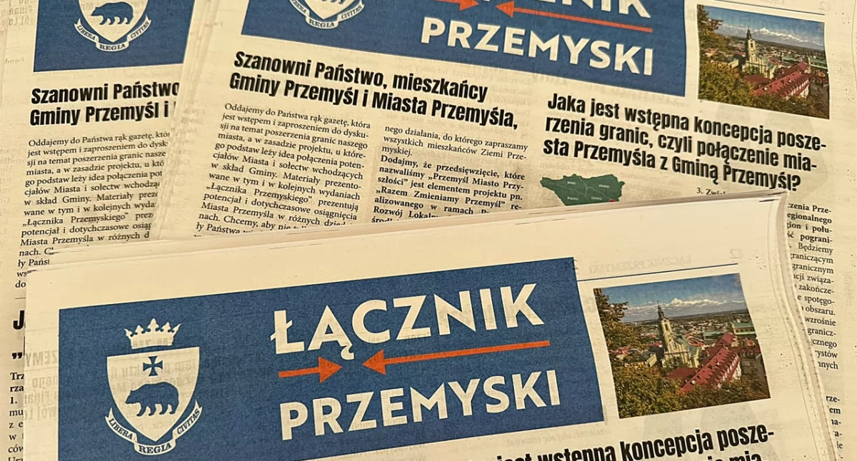 Przed siedzibą komitetu wyborczego „Wspólnie dla Przemyśla” przy ul. Franciszkańskiej w Przemyślu, tego, z którego na prezydenta miasta kandyduje Wojciech Bakun, dwie kandydatki w wyborach do rady miejskiej – z uśmiechem na ustach rozdawały mieszkańcom inauguracyjny numer gazety, mającej promować i przybliżać ideę poszerzenia miasta. Fot. zbiory własne