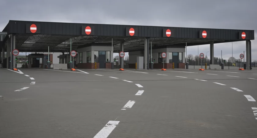 Szacuje się, że w ciągu doby przejście przekraczać będzie 4,1 tysiąca samochodów osobowych i 100 autobusów. Do jego uruchomienia konieczne jest oczywiście wyposażenie przygotowanych obiektów. Ten etap właśnie trwa./ FOT. J. Żygadło