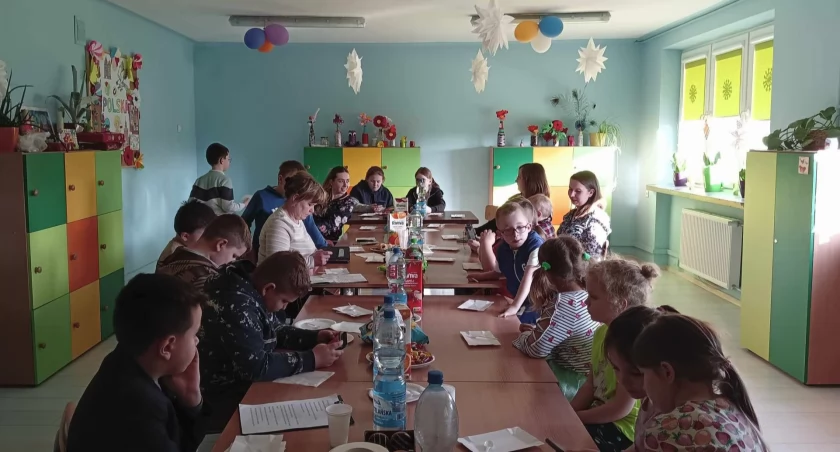 Podczas jubileuszowego spotkania był oczywiście okolicznościowy tort, były życzenia i podziękowania, nie zabrakło wspomnień i podsumowań minionych lat działalności. Fot. zbiory własne