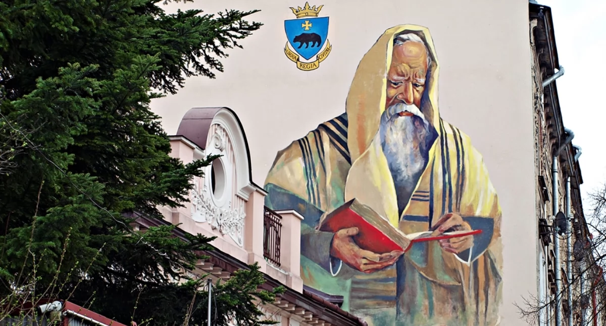 Mural na elewacji kamienicy przy ul. Słowackiego 29 prezentuje mieszkańca Przemyśla wyznania mojżeszowego. Fot. Mariusz Godos