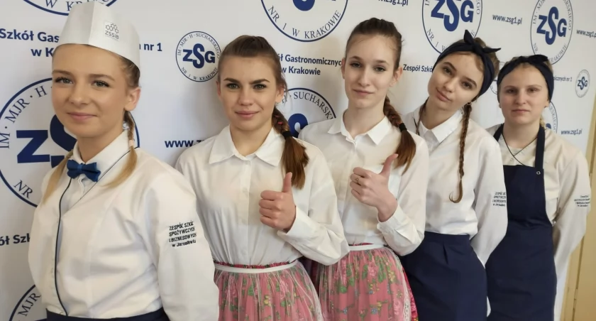 Cała damska reprezentacja ZSSiB w Jarosławiu na krakowskim konkursie spisała się na medal. Udział w wydarzeniu przyniósł uczennicom dwukrotne podium./ FOT. ZSSiB Jarosław