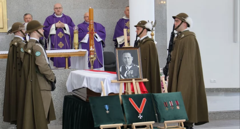 Uroczystości związane z pochówkiem doczesnych szczątków gen. bryg. Wacława Sceavola-Wieczorkiewicza i jego żony na ziemi jarosławskiej zainaugurowały obchody Roku Generała Wieczorkiewicza w Jarosławiu./ FOT. UM Jarosławia