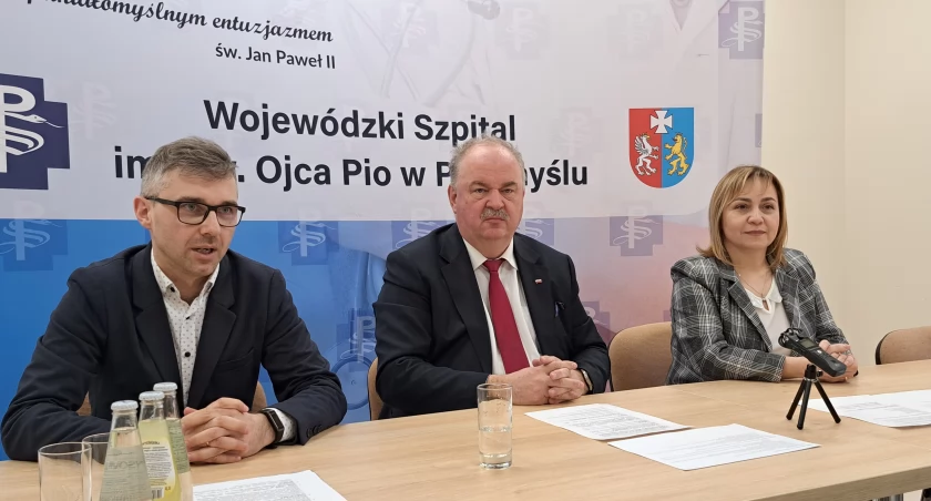 Podczas konferencji prasowej z udziałem wicemarszałka województwa Piotra Pilcha oraz dyrektor Wojewódzkiego Szpitala w Przemyślu Barbary Stawarz padło wiele istotnych informacji odnośnie planów finansowych odnośnie szpitala na ten rok./ FOT. U. Gielo