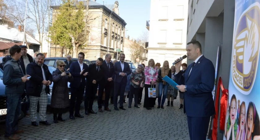 Jak podkreślił prezes TPD Grzegorz Piestrak, idea pomocy i opieki nad dziećmi, która narodziła się 105 lat temu, wciąż się rozwija, czego przykładem jest m.in. nowa placówka przy Moniuszki./ FOT. UM Przemyśl