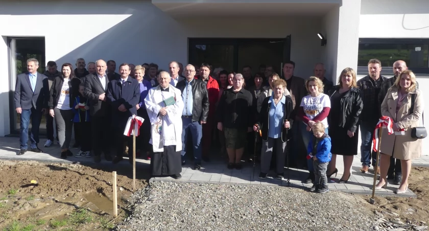 Nowy obiekt uroczyście poświęcono, przypominając jednocześnie historię jego powstania./ FOT. UG Krzywcza