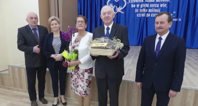 Małżonkowie z terenu gminy Krzywcza są najlepszym przykładem tego, że nie ma w życiu nic piękniejszego, niż kochać i być kochanym. / FOT. UG Krzywcza