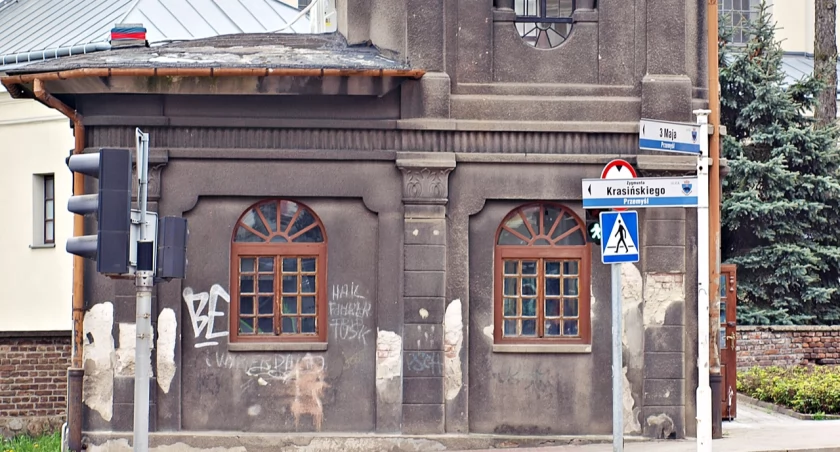 Zabytkowa wieża transformatorowa pochodzi z międzywojnia. Ostała się jako jedna z 11 w całym mieście. Jest najokazalsza. Fot. Mariusz Godos