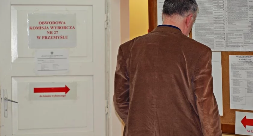 Na cztery godziny przed zamknięciem lokali wyborczych swój głos w Przemyślu oddało ponad 34 procent uprawnionych. Fot. Mariusz Godos