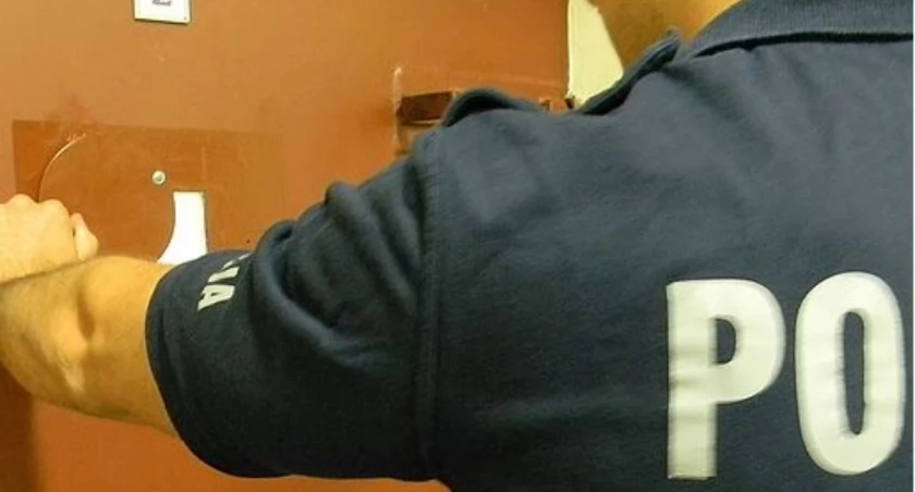 Sprawcy zdarzenia trafili do aresztu. Po przesłuchaniu ich i przedstawieniu im zarzutów zastosowano wobec nich dozór policji połączony z zakazem zbliżania się i kontaktowania z pokrzywdzonym i świadkiem zdarzenia./ FOT. archiwum policji