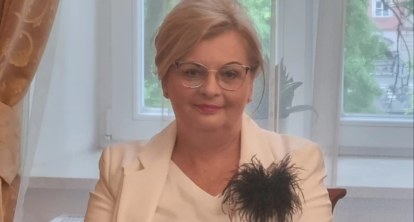 Bożena Ryczan podziękowała swoim wyborcom i staroście Janowi Pączkowi Fot. Artur Wilgucki  