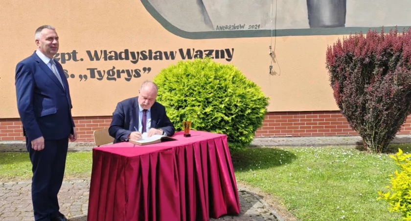 Wśród zaproszonych gości byli m.in.: wicemarszałek województwa podkarpackiego, przemyślanin, Piotr Pilch czy wójt gminy Radymno Bogdan Szylar (z lewej). Fot. UG Radymno