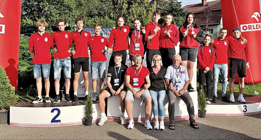 Przemyscy lekkoatleci przez lata zdobyli kilkadziesiąt medali różnych imprez. Dzisiaj kontynuatorami tradycji „królowej sportu” jest ekipa UKS „Tempo 5”. W sporcie młodzieżowym nie mają sobie nad Sanem równych. Fot. zbiory własne