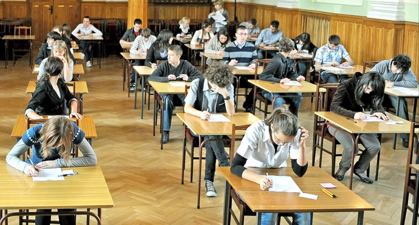 Uczniowie klas ósmych zdają sobie sprawę, że wysoki wynik egzaminu plus dobre świadectwo to przepustka do dobrej szkoły średniej./ fot. archiwum ŻP