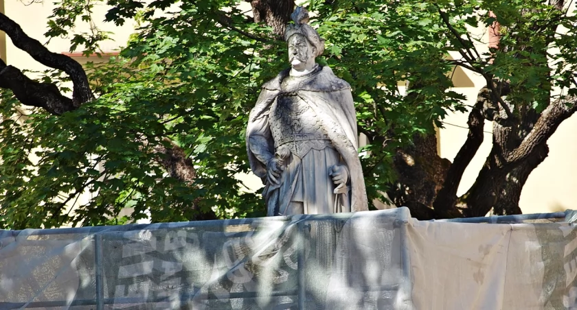 Pomnik króla Jana III Sobieskiego powstał na przemyskim Rynku prawie 140 lat temu. Został odsłonięty dokładnie 10 lipca 1884 r. Fot. Mariusz Godos