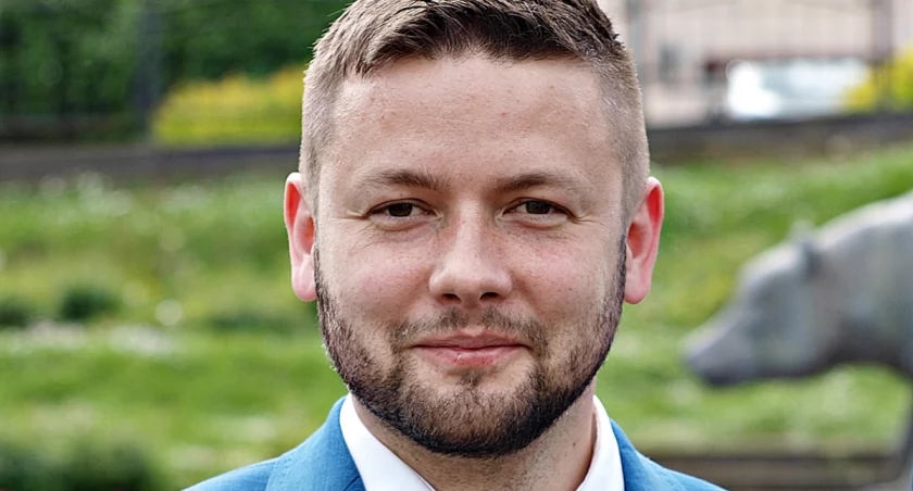 Będąc przewodniczącym zarządu osiedla „Lipowica” Piotr Krzeszowski był głównym orędownikiem budowy zachodniej obwodnicy poza granicami miasta, dla dobra mieszkańców. Teraz reprezentuje ich w przemyskiej radzie i to on był inicjatorem powstania owego projektu uchwały. Fot. Mariusz Godos