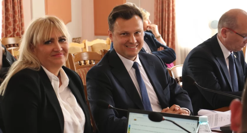 Burmistrz Jarosławia Marcin Nazarewicz i nowa skarbnik miasta Katarzyna Czuba. Fot. UM Jarosław