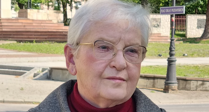 „Ocalić od zapomnienia prace nauczycieli i uczniów, przybliżyć wybitną rodzinę Patrona szkoły i jej ogromne osiągnięcia w różnych dziedzinach nauki – takie jest przesłanie tej książki”. – napisała we wstępie autorka Halina Humnicka./Foto: Artur Wilgucki
