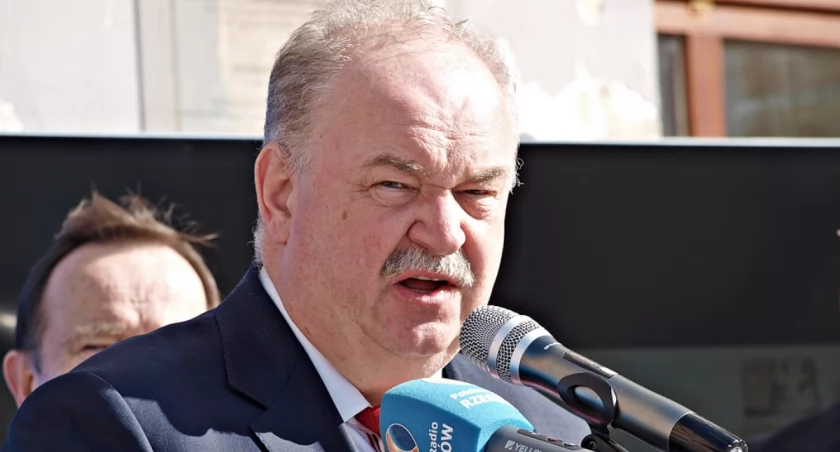 – Oczywiście będziemy współpracować z nowym polskim rządem! Taką deklarację złożył marszałek województwa. Wszyscy musimy działać na rzecz rozwoju naszego regionu, tu nie może być innego podejścia – zapewnił wicemarszałek województwa podkarpackiego, przemyślanin Piotr Pilch. Fot. Mariusz Godos