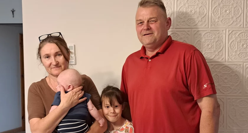 – Najpiękniejszą nagrodą jest dla nas radość w oczach rodziców, którym oddajemy dziecko. Mamy wtedy poczucie, że zrobiliśmy coś wyjątkowego – mówią Anna i Marek Sosnowscy z Przemyśla, którzy 10 lat temu otworzyli swój dom i serce na dzieci potrzebujące opieki i miłości./ FOT. U. Gielo