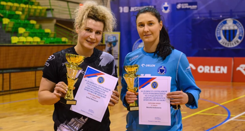 Kiedy w lutym br. Czytelnicy naszego tygodnika wybrali do „10” Najlepszych-Najpopularniejszych Sportowców w konkursie-plebiscycie Sylwię Matuszczyk (z lewej) i Weronikę Kordowiecką, doskonale wiedzieli, co czynią. To były dwa filary superligowej ekipy Handball JKS Jarosław. Fot. zbiory własne