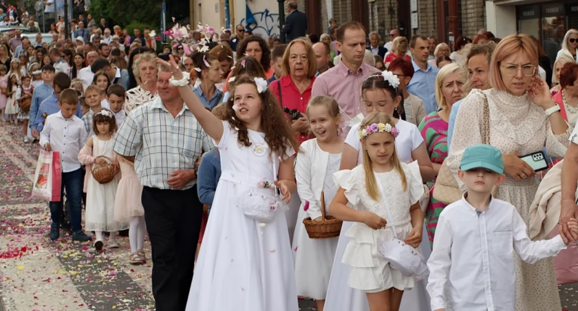 Tradycyjnie głównym punktem obchodów są procesje eucharystyczne ulicami miasta. Fot. Mariusz Godos
